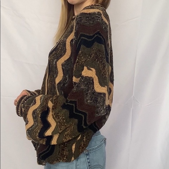 SOLD VINTAGE tundra canada pullover - Picture 2 of 5